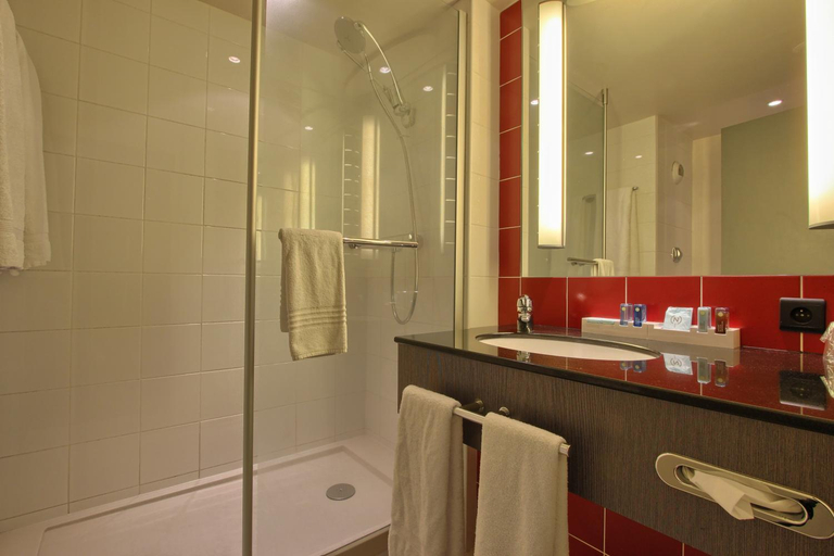 Bathroom 5, Novotel Paris Roissy CDG Convention, Val-d'Oise