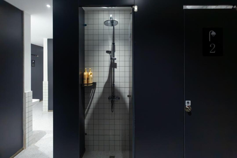 Bathroom 3, Moreland youth hostel 多园青年旅社, Nanjing