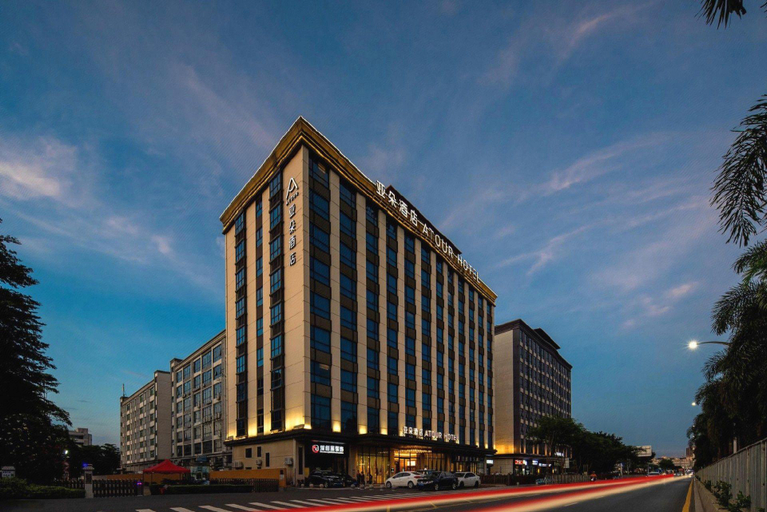 Exterior & Views