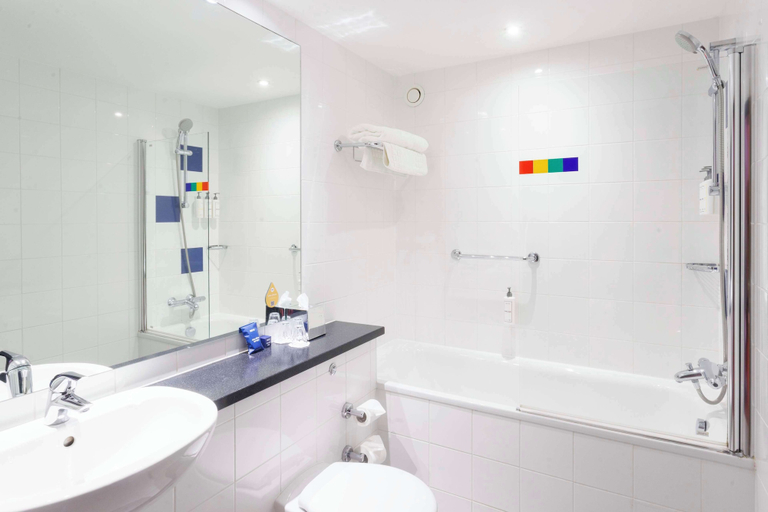 Bathroom 5, Park Inn by Radisson Aberdeen, Aberdeen