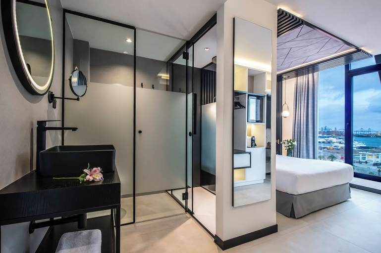 Bathroom 5, Hotel Puerto de La Luz by Pierre and Vacances, Las Palmas