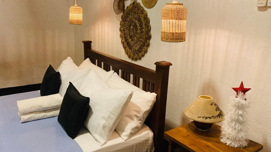 Others 3, Lake Ibis, Thissamaharama