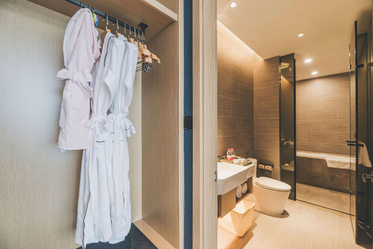 Bathroom 3, Atour Hotel Shenzhen Luohu Shuibei IBC, Shenzhen