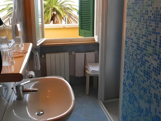 Bathroom 2, Rio sul Mare, Livorno