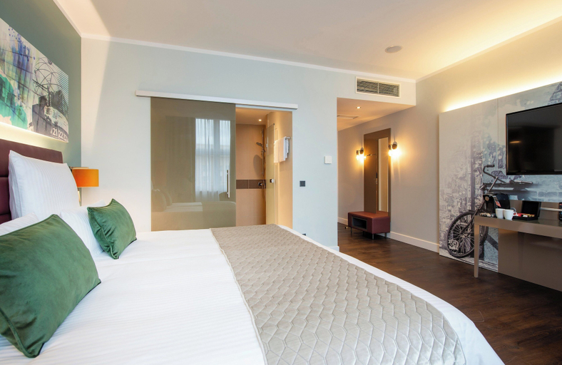 Bedroom 3, Leonardo Royal Hotel Berlin Alexanderplatz, Berlin