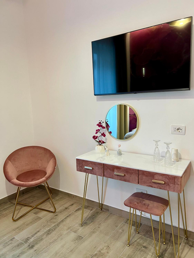Others 5, Le Dimore di Lorenzo, Napoli