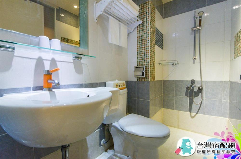 Bathroom 3, Left Bank 121, Tainan