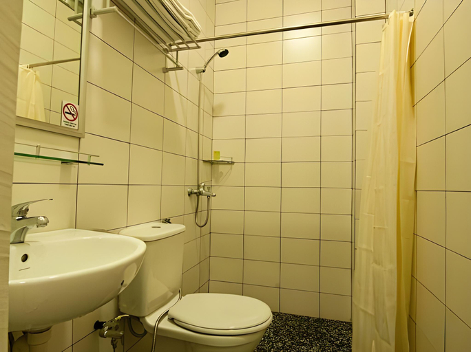 Bathroom 3, Seven Hotel, Putatan