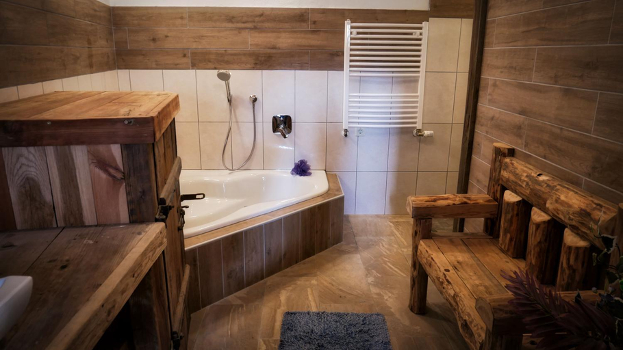 Bathroom 1, Tiefala's Eck, Hartberg-Fürstenfeld
