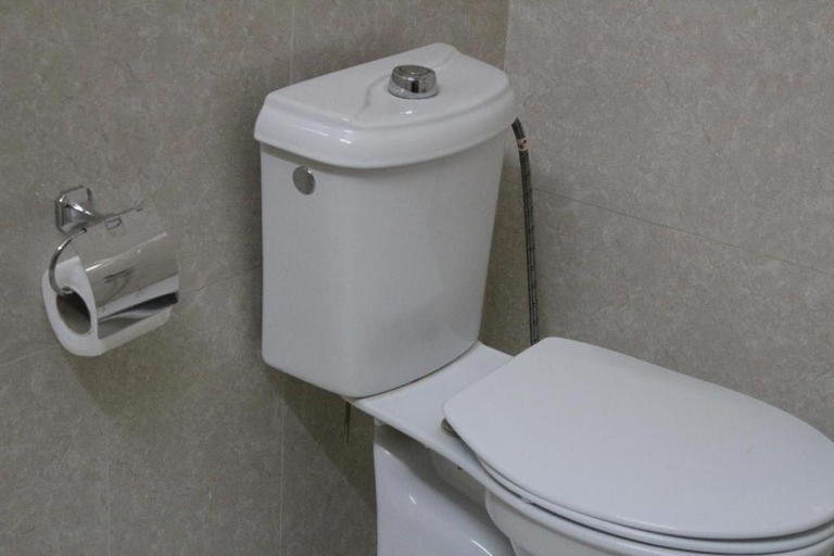 Bathroom 2, الجواد للشقق المخدومة, Al Madinah Al Munawwarah