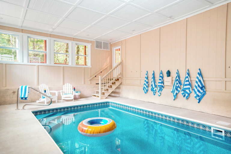 Sport & Beauty 5, Bluestem by Avantstay Incredible Views w/ Large Balcony & Indoor Pool!, Sevier