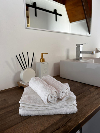 Bathroom 3, Nomads Magnetic Island, Magnetic Island