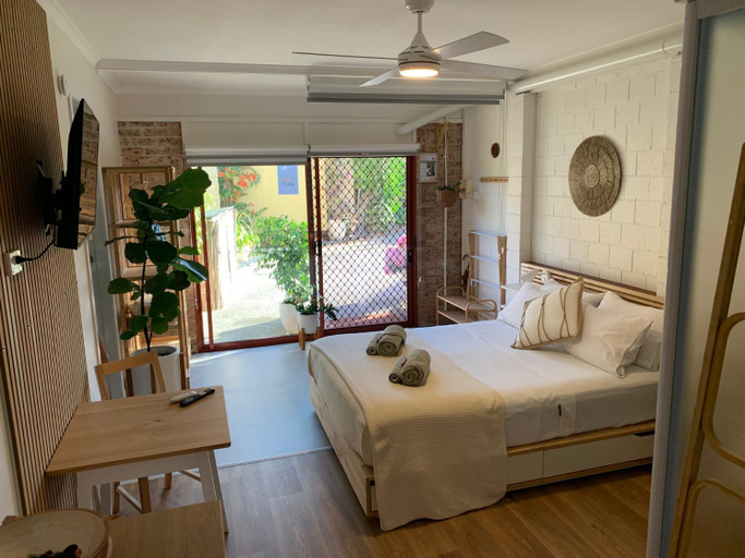 Others 4, Studio 327, Coffs Harbour - Pt B