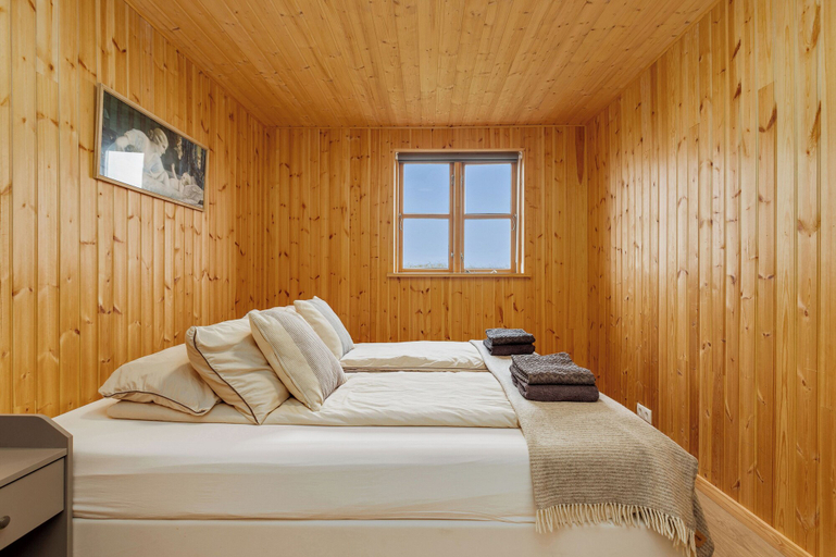 Bedroom 2, Ocean Break Cabins, Sandgerði