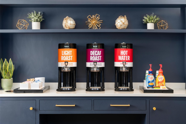 Food & Drinks 5, Hampton Inn & Suites Newport/Middletown, Newport