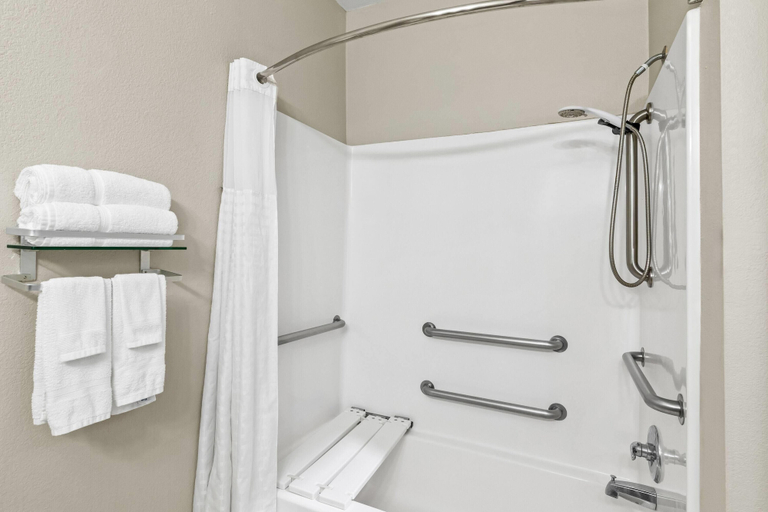 Bathroom 4, Days Inn by Wyndham Rockdale Texas, Milam