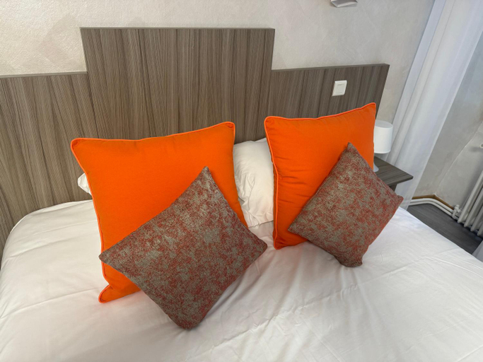Bedroom 2, Hotel Le Sully, Lozère
