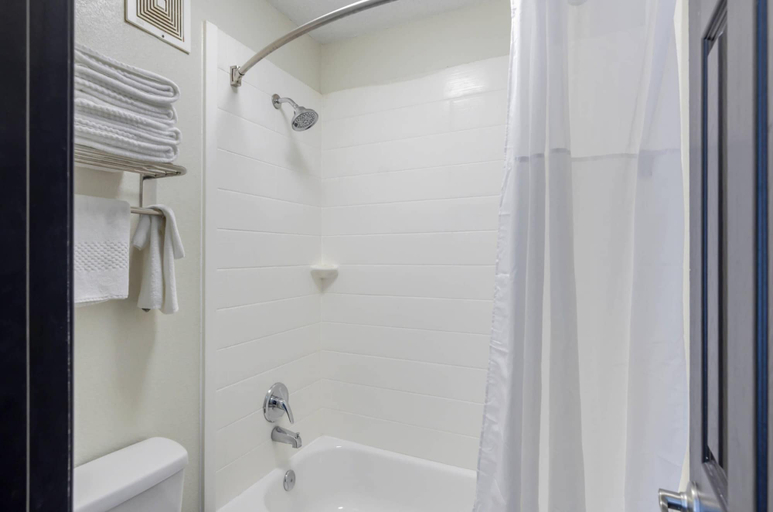 Bathroom 5, Suburban Studios Verona - Staunton North, Augusta