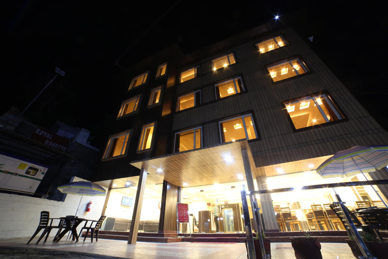 Exterior & Views