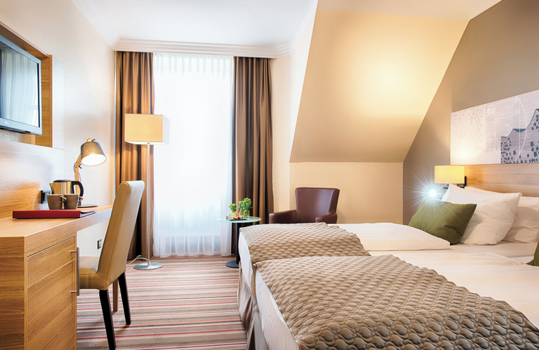 Bedroom 3, Leonardo Hotel Hamburg-Stillhorn, Hamburg