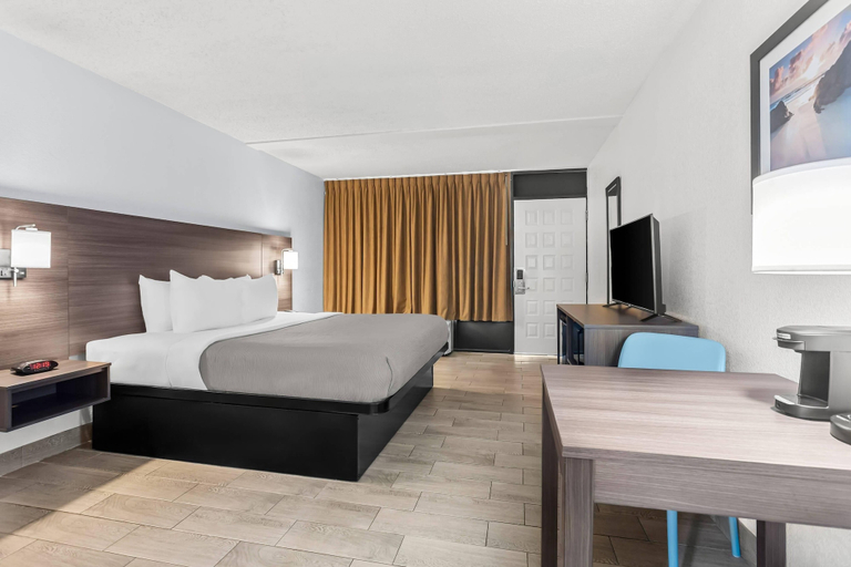 Bedroom 3, Quality Inn & Suites at Tropicana Field, Pinellas
