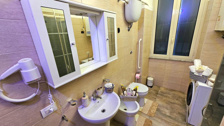 Bathroom 2, A Casa Simpatia Vaticano, Roma