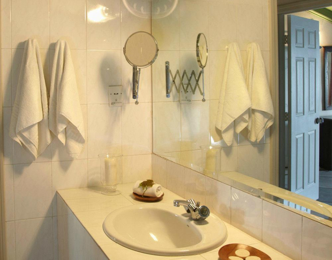 Bathroom, Samaina Inn, North Aegean