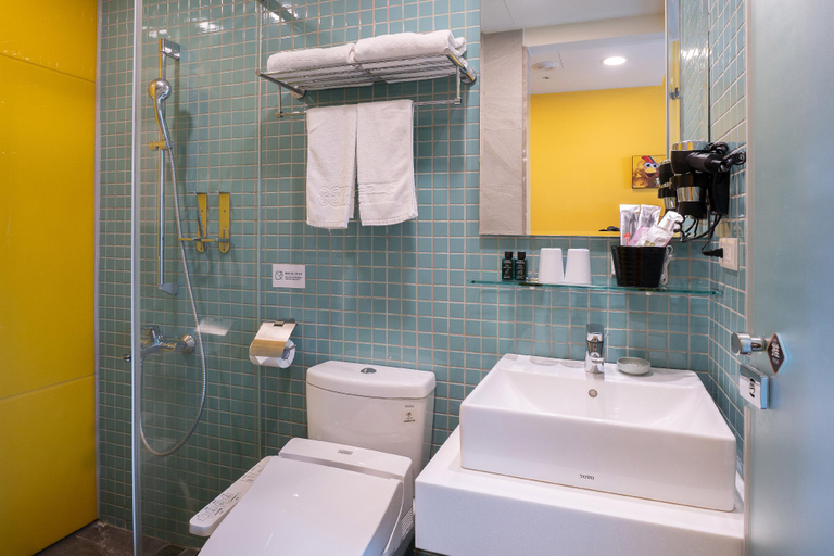 Bathroom 4, CHECK inn Express Taichung Yizhong, Taichung