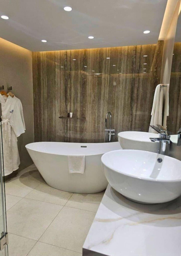 Bathroom 5, Coral Strand Smart Choice Hotel