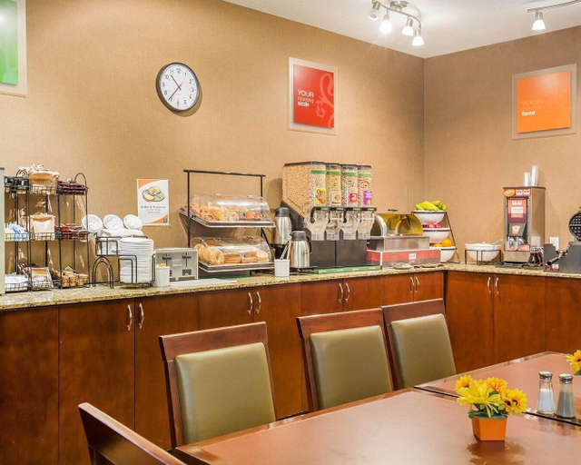 Food & Drinks 5, Comfort Inn & Suites, Division No. 6
