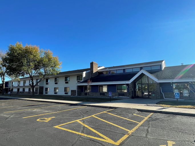Exterior & Views 1, AmericInn by Wyndham Worthington, Nobles