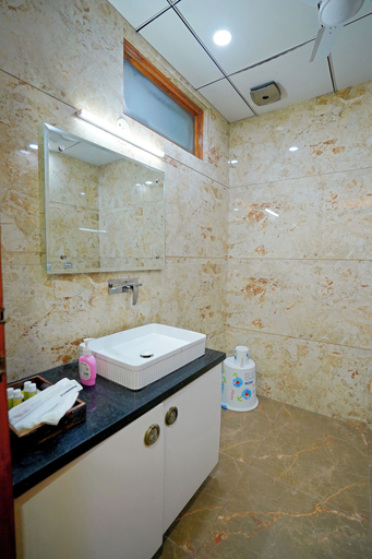 Bathroom 4, Maharaja Palace Near Medanta Gurgaon, Gurgaon