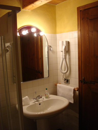 Bathroom, La Thuillettaz B&B Maisons de Montagne, Aosta