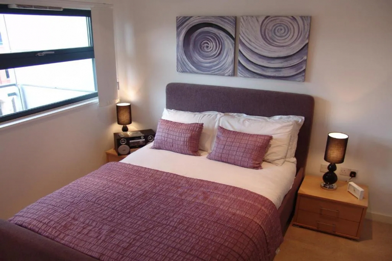 Bedroom 2, Quay Apartments @ Salford Quays, Manchester