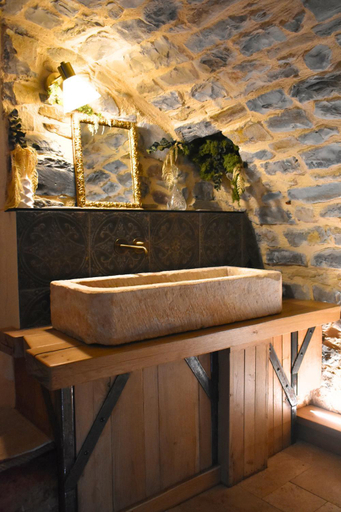 Others 4, Hebergement insolite avec jacuzzi privatif Millau, Aveyron