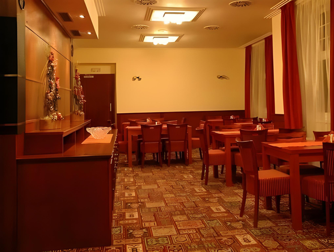 Food & Drinks 5, Hotel Villa, Praha 3