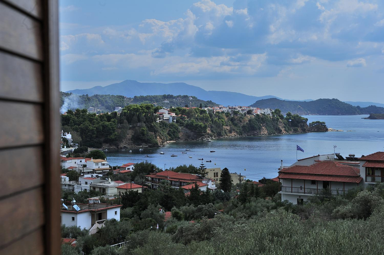 Others 5, Eye Q Resort, Thessaly