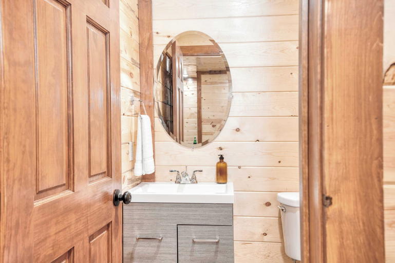Bathroom 4, Bluestem by Avantstay Incredible Views w/ Large Balcony & Indoor Pool!, Sevier
