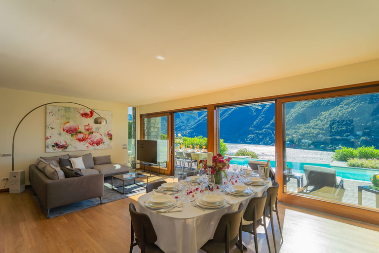 Room 3, Villa Infinity in Como, Como