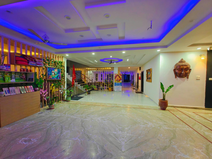 Others 2, The Chintpurni International, Una