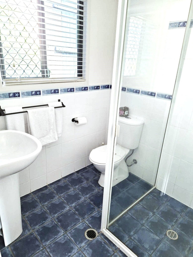 Bathroom 3, Central Studio Accommodation, Gladstone