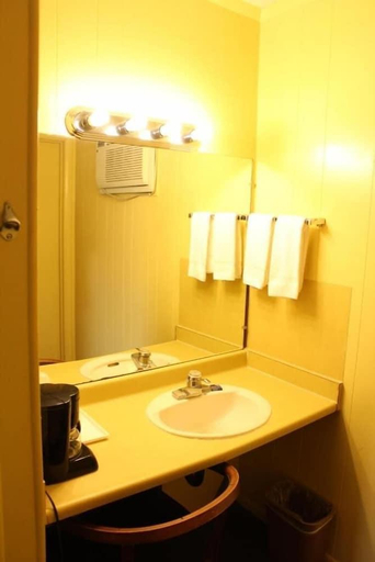 Bathroom 5, Colonial Inn Franklin, Macon