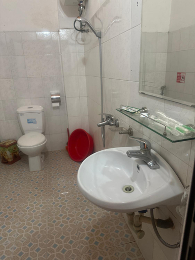 Bathroom, Nha nghi Dung Hoa, Hạ Long