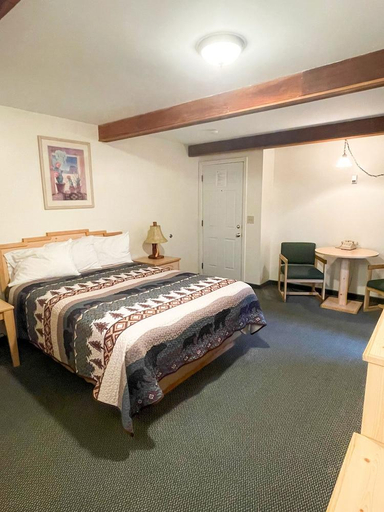 Bedroom 3, Spirit Lake Lodge, Grand