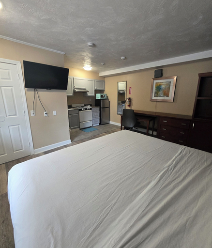 Bedroom 2, Nashoba Valley Inn & Suites, Middlesex