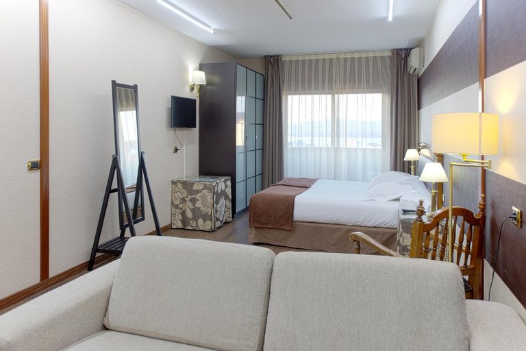 Bedroom 3, Hotel Ipanema, Pontevedra