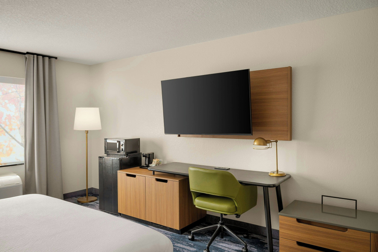 Bedroom 3, Fairfield Inn & Suites by Marriott Bloomington, McLean