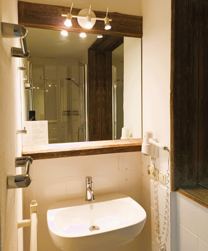 Bathroom 4, ARRIVEL Pension Haus am Bach, Freising
