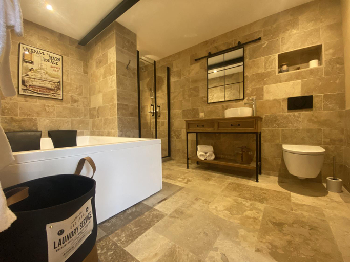 Bathroom 4, Haut Charmes de Cornil, Corrèze