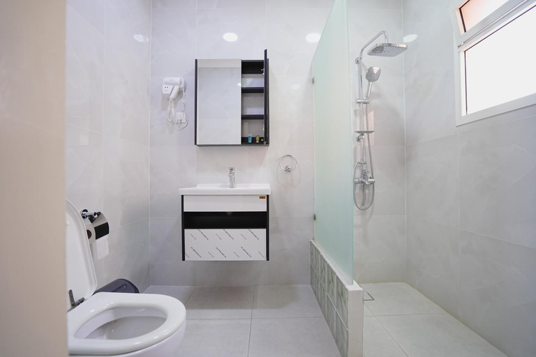 Bathroom 2, Tropicana Hotel, Manama